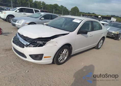 2010 Ford Fusion S из США, поврежденный, VIN 3FAHP0GA5AR315431